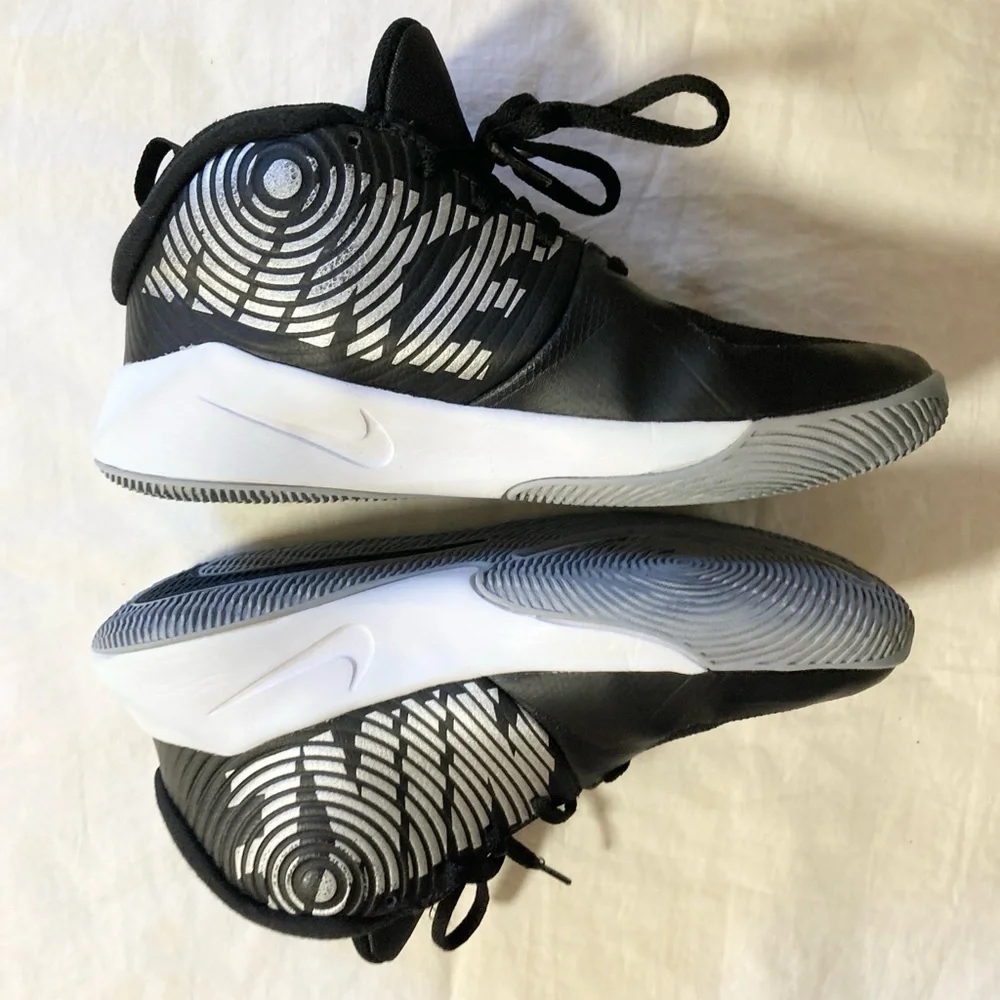 Nike Youth Team hustle Black Athletic Sneakers Size 6Y